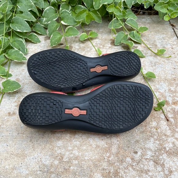 Earth Shoes Size 6. Salmon color. Bought and not worn. - Picture 4 of 5